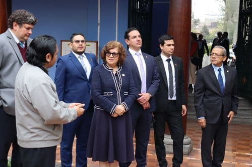 Con gran emoción, ministra ecuatoriana recorre los museos y salones del CCSM