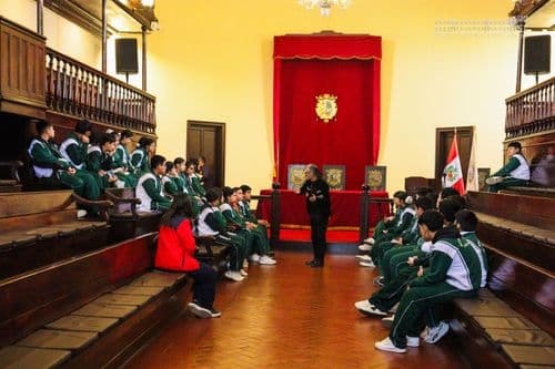 Un viaje entre murales, memorias y sueños estudiantiles – Visita de la Institución Educativa María Goretti a la Casona sanmarquina