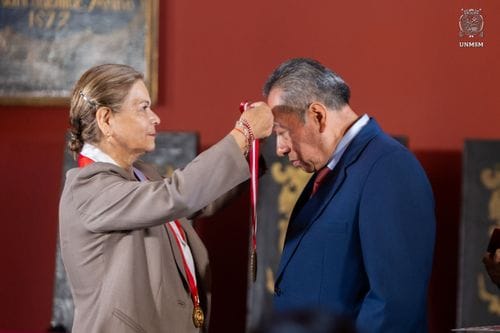 Ceremonia de distinción: UNMSM reconoce la trayectoria de sanmarquinos