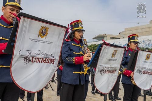 CCSM destaca con una de las delegaciones más coloridas en el 475 aniversario de la UNMSM